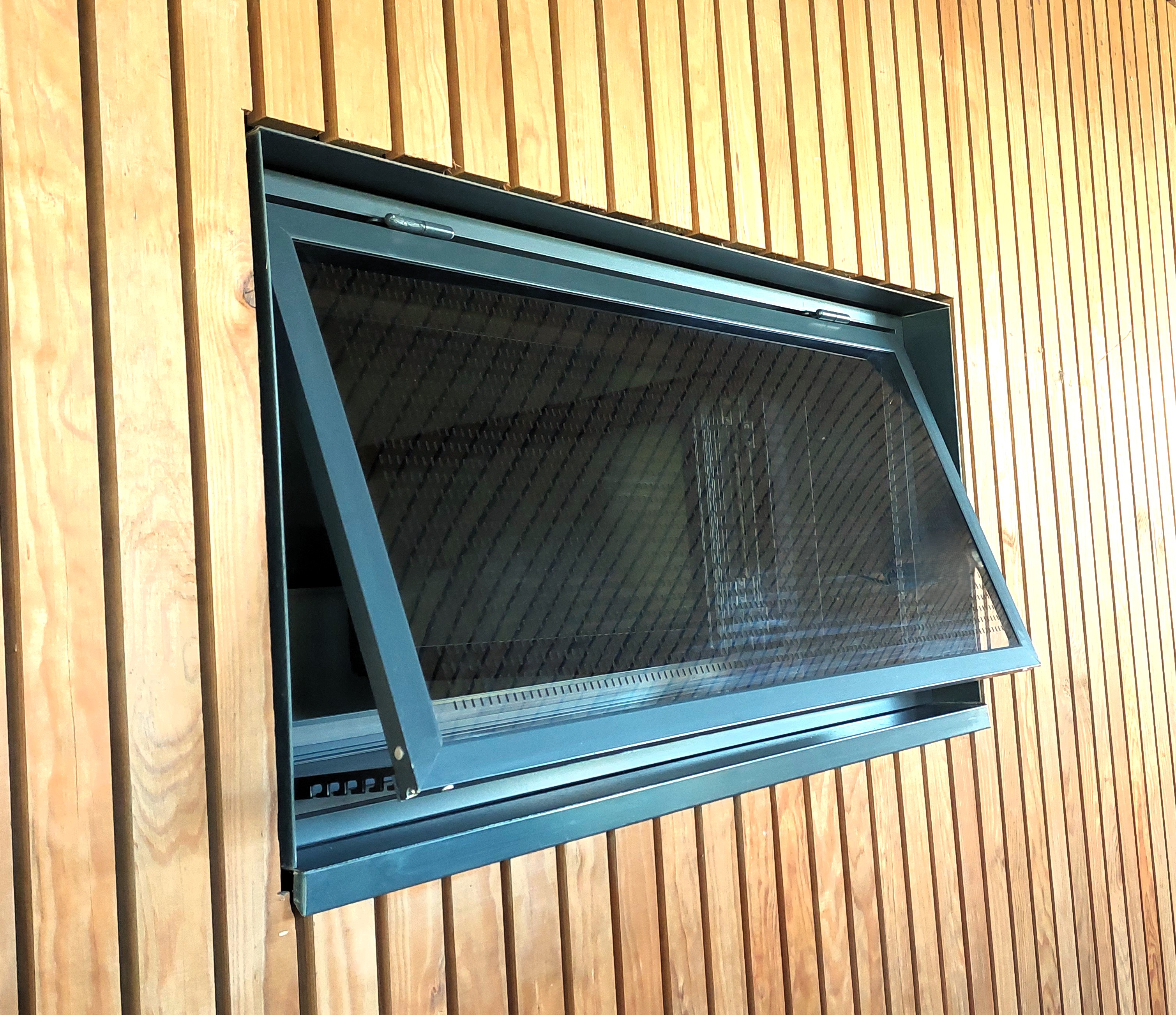 Ouverture à l'italienne équipée Mostiglass®, vue intérieure, lumière et transparence préservées